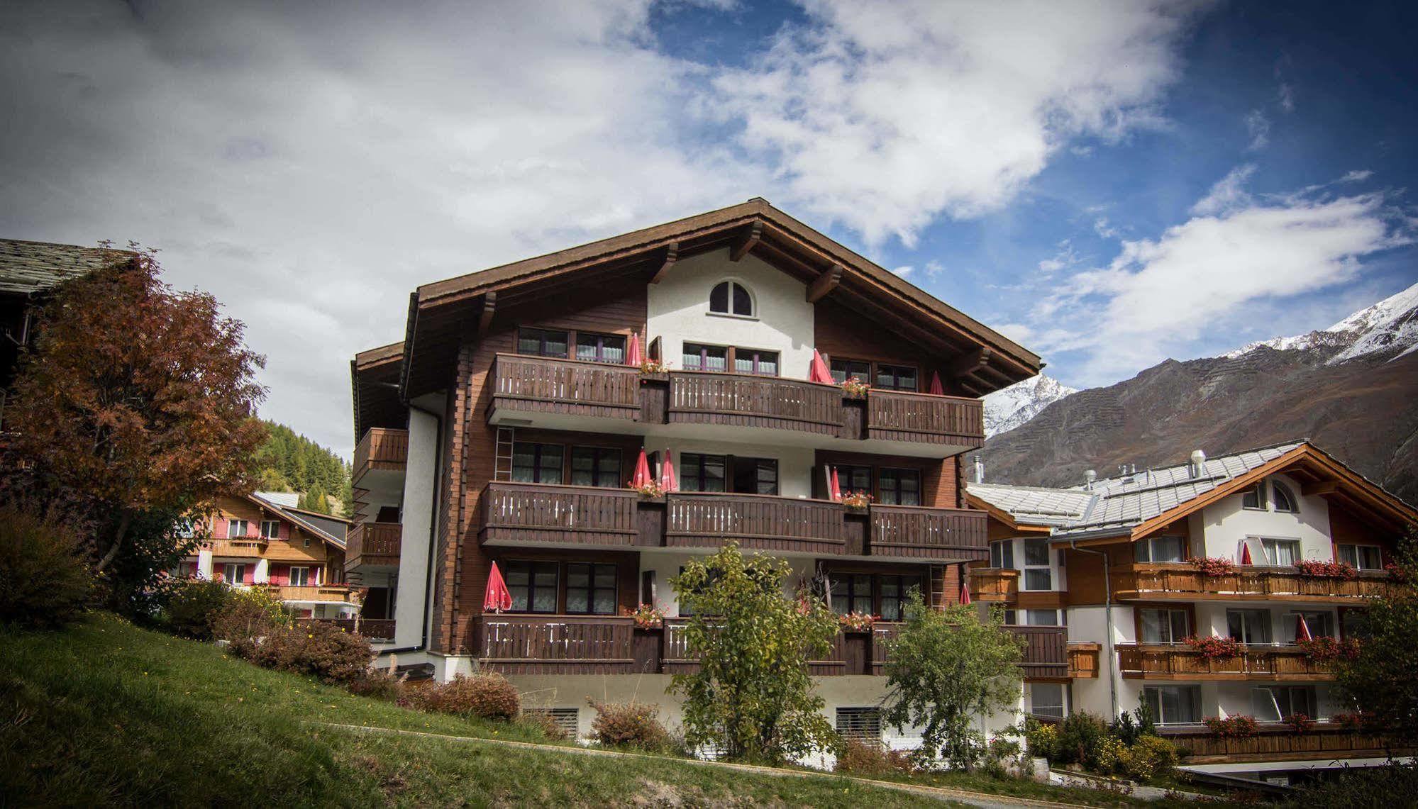 Bed and Breakfast Berghof Garni - The Dom Collection Saas-Fee Esterno foto