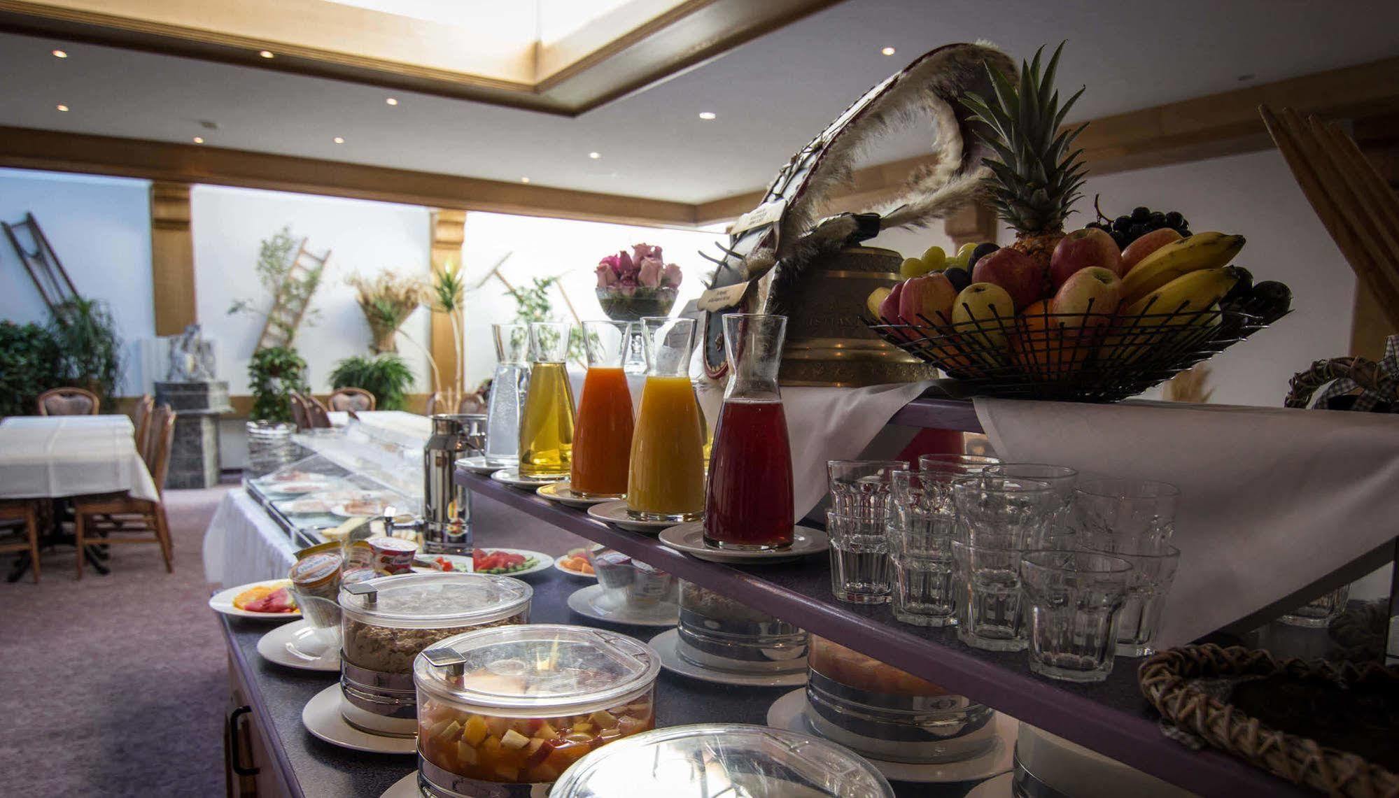 Bed and Breakfast Berghof Garni - The Dom Collection Saas-Fee Esterno foto
