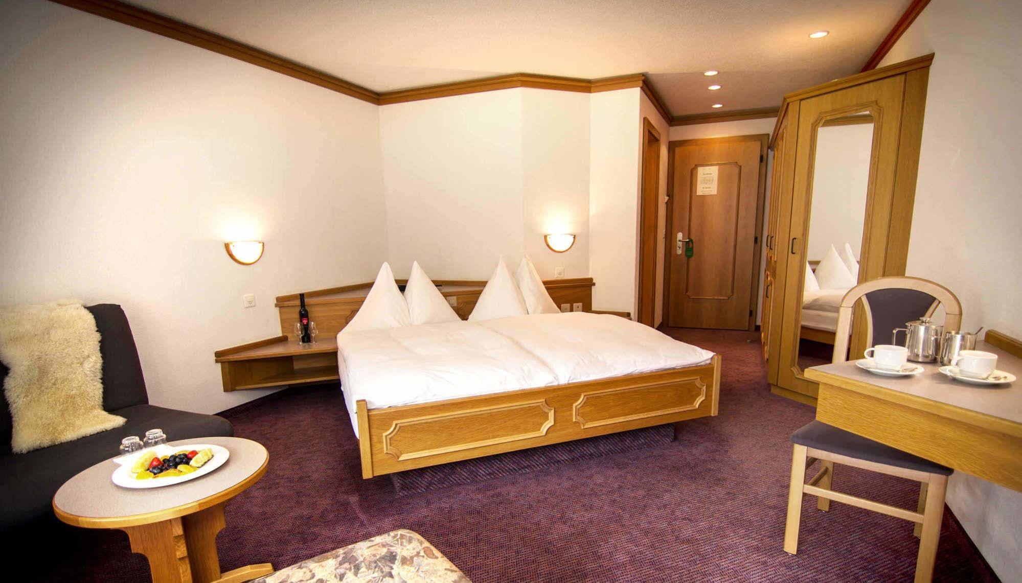 Bed and Breakfast Berghof Garni - The Dom Collection Saas-Fee Esterno foto