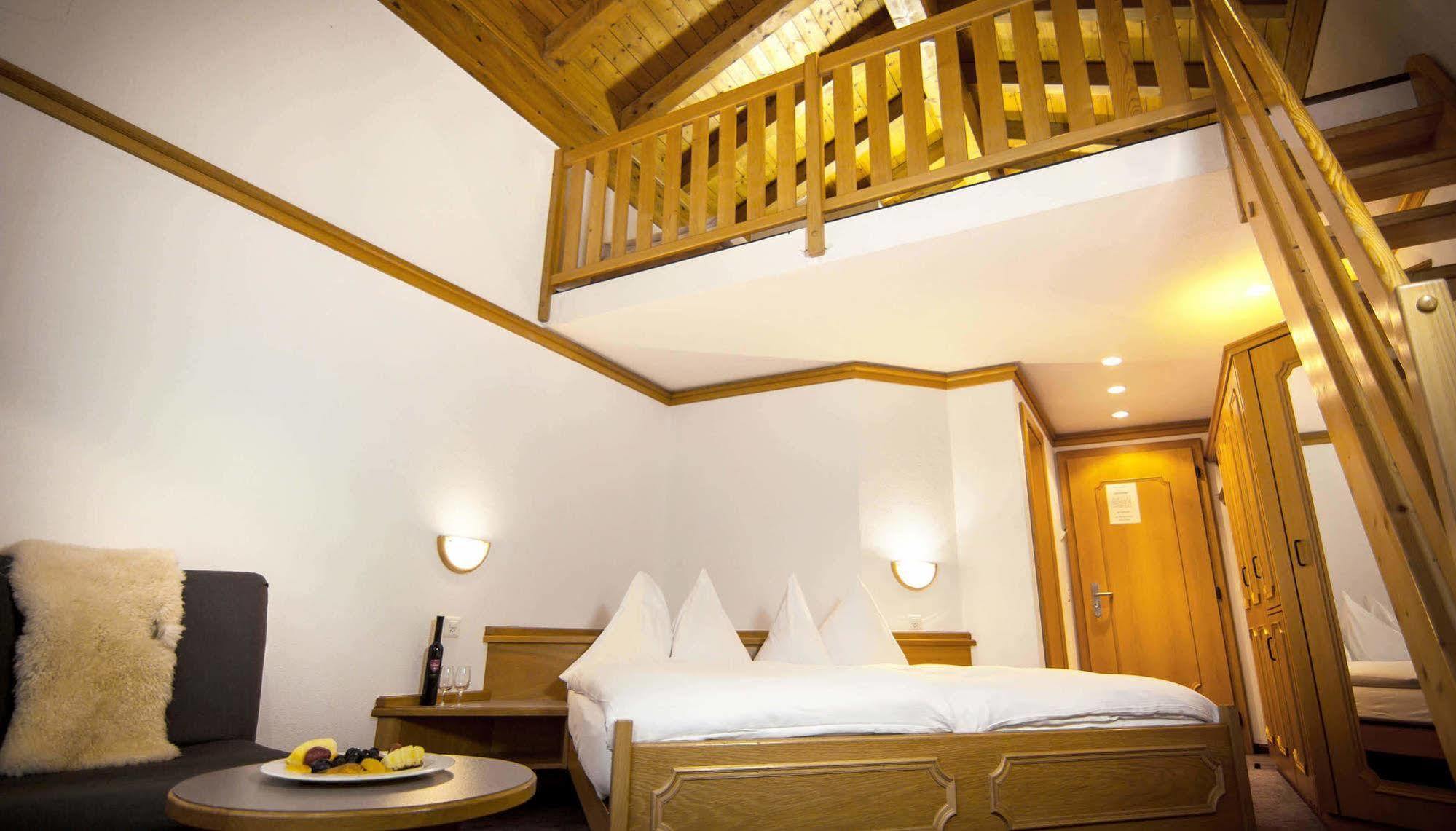 Bed and Breakfast Berghof Garni - The Dom Collection Saas-Fee Esterno foto