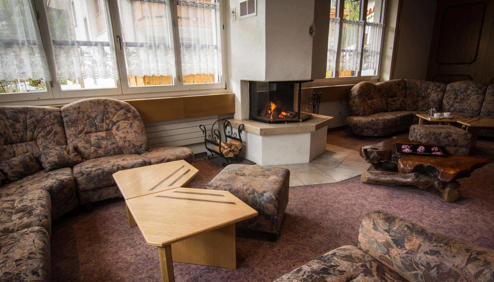 Bed and Breakfast Berghof Garni - The Dom Collection Saas-Fee Esterno foto
