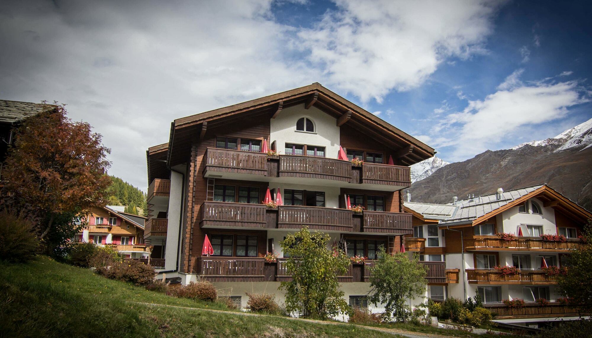 Bed and Breakfast Berghof Garni - The Dom Collection Saas-Fee Esterno foto